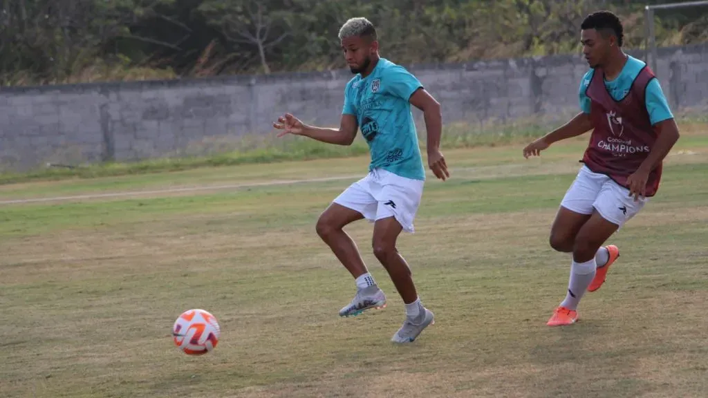 Víctor Ávila en su último entrenamiento antes de enfrentar a New England (CAI)