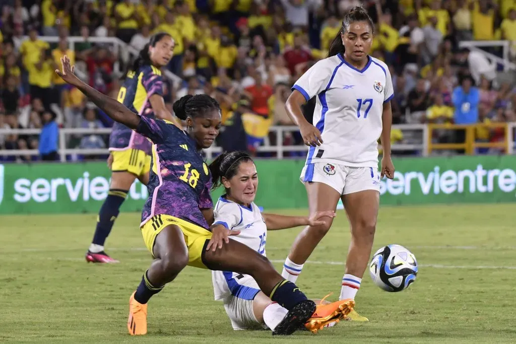 CALI, COLOMBIA – JUNE 21: Linda Caicedo of Colombia fights for the ball with Rosario Vargas of Panama during a friendly match between Colombia and Panama at Estadio Pascual Guerrero on June 21, 2023 in Cali, Colombia. (Photo by Gabriel Aponte/Getty Images)