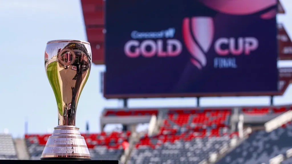 El trofeo por el que batallarán esta noche Estados Unidos y Brasil. (Foto: Concacaf)