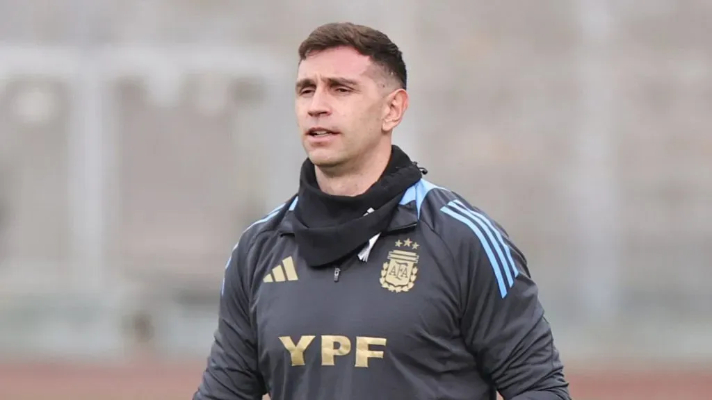 El Dibu Martínez no jugará ante Costa Rica. (Foto: Getty Images)