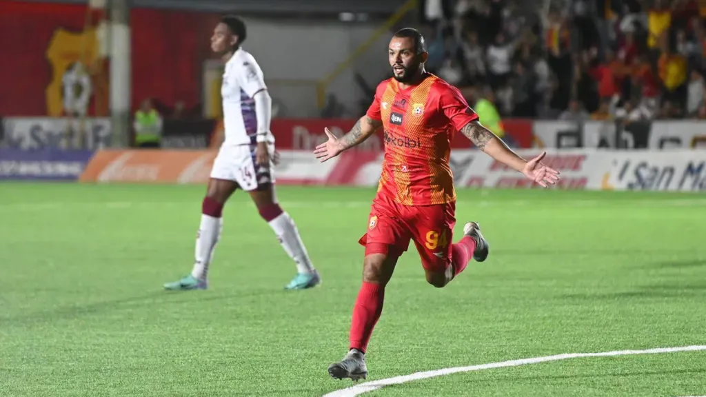 El 24 de enero, Saprissa y Herediano se enfrentaron por última vez. El partido, disputado en el Carlos Alvarado, lo ganó 2-1 el Team con los tantos de Gerson Torres y John Jairo Ruiz. Para la “S” anotó Ariel Rodríguez. (Foto: Albert Marín / La Teja)