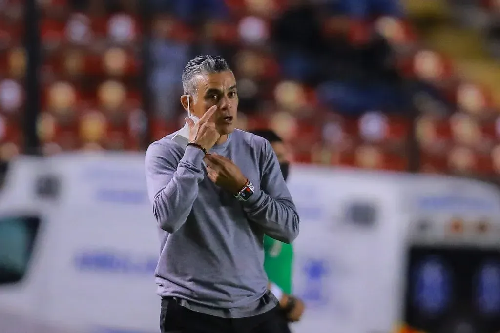 Héctor Altamirano se refirió a la derrota 2-1 contra Pachuca. (Photo by Manuel Velasquez/Getty Images)
