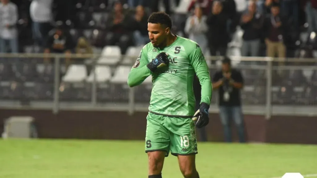 Esteban Alvarado terminó siendo suplente y se iría a mitad de año. (Foto: Saprissa)