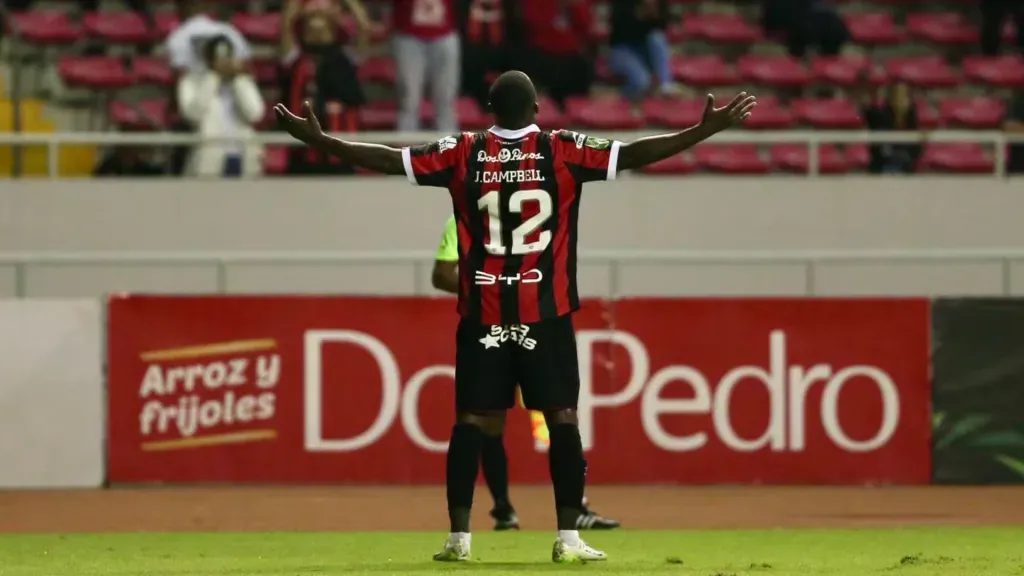 El 12 de enero, Joel Campbell anotó el primer gol del Clausura, con el que, además, la Liga derrotó 1-0 a Sporting en su último enfrentamiento. (Foto: La Nación)