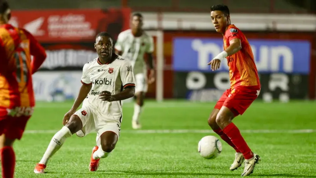 Herediano ganó 1-0 el primer juego que sostuvieron en la fase regular, aunque el último finalizó 1-1. (Foto: José Cordero / La Teja)