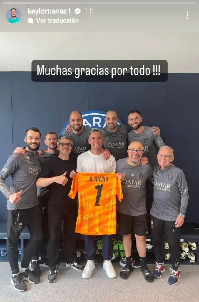 El posteo de Keylor Navas con el staff de trabajadores del PSG. (Foto: Instagram)