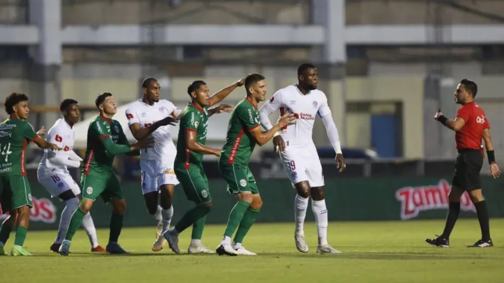Olimpia le ganó 3-1 a Marathón en el primer capítulo gracias al doblete de Yustin Arboleda y el gol de Michaell Chirinos. Para los visitantes anotó Alexy Vega. (Foto: La Prensa)
