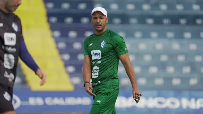 Michael Umaña se suma al cuerpo técnico de Greivin Mora. (Foto: @Cartaginés)