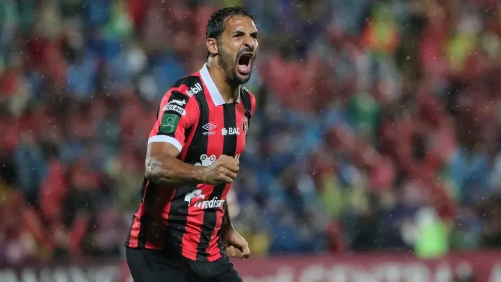 Celso Borges tiene contrato hasta fines de diciembre de este año. (Foto: La Teja)