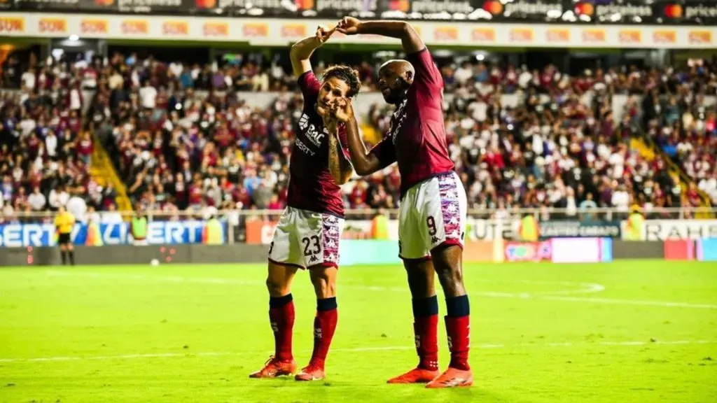 Luis Paradela y Javon East formaron una dupla letal en el ataque del Saprissa.