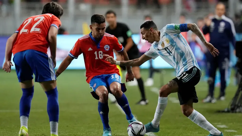 El último enfrentamiento entre ambas selecciones tuvo lugar el 27 de enero de 2022. Aquel día, en Calama, Chile, Argentina derrotó 2-1 a los locales. (Foto: REUTERS/Esteban Felix)