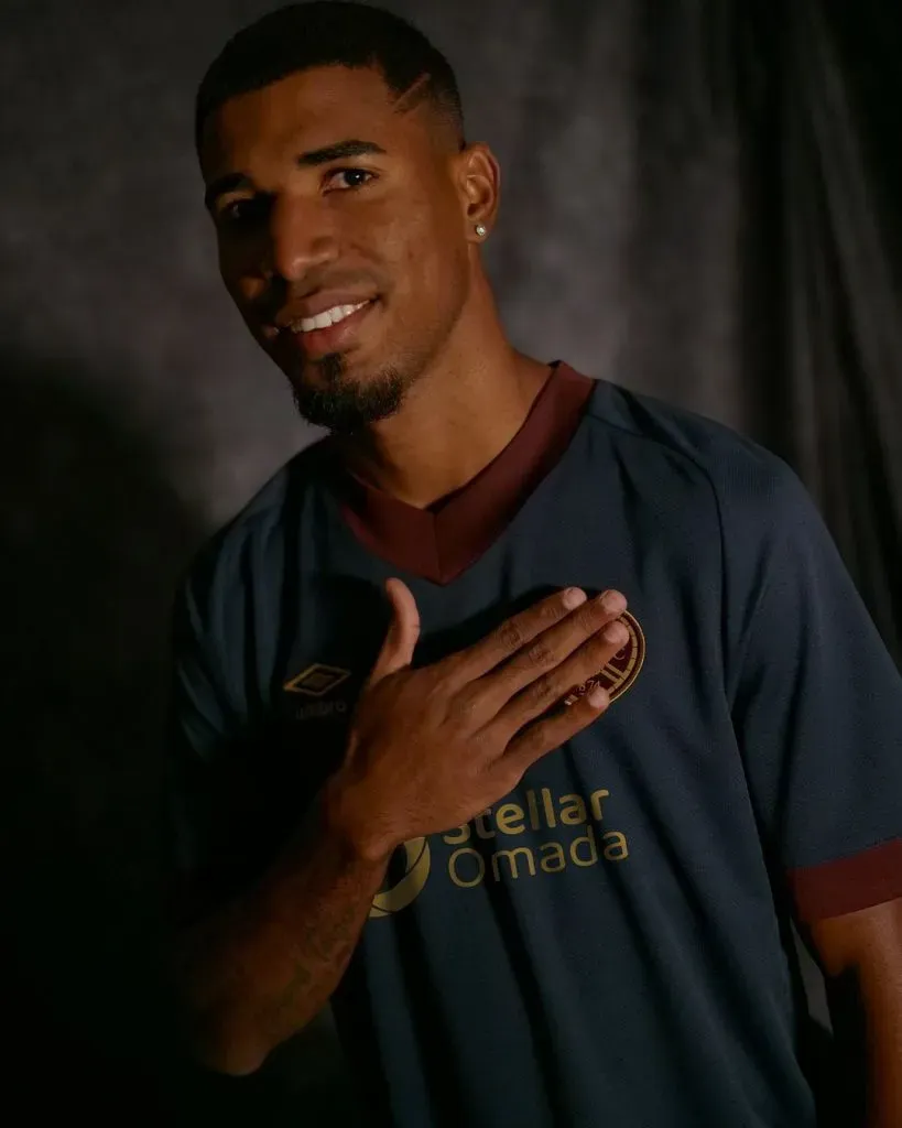 Gerald Taylor posó con sus nuevos colores (Instagram).