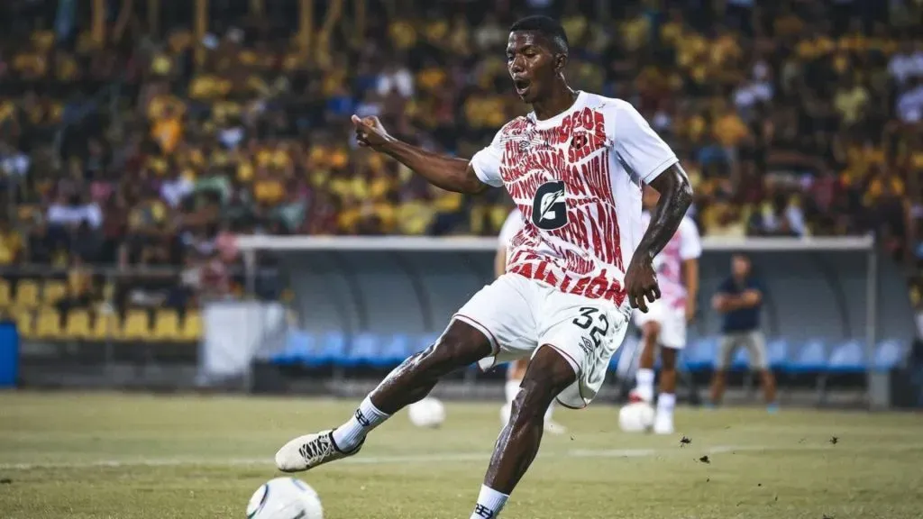 Jeyland Mitchell será una baja de peso en Alajuelense.