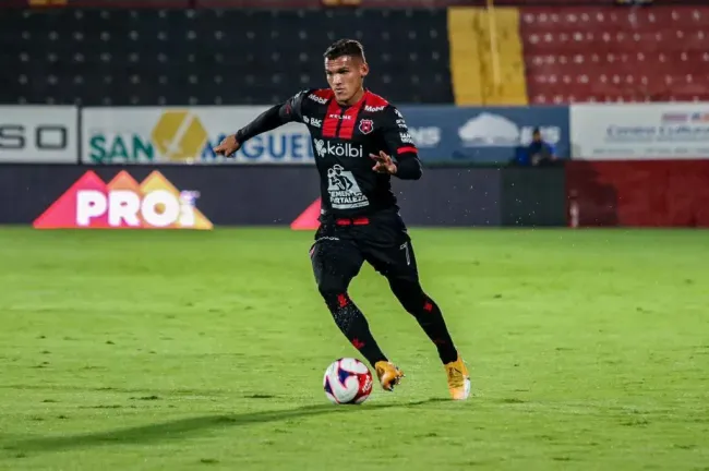 Montenegro volvió al fútbol costarricense (Elmundo.cr).