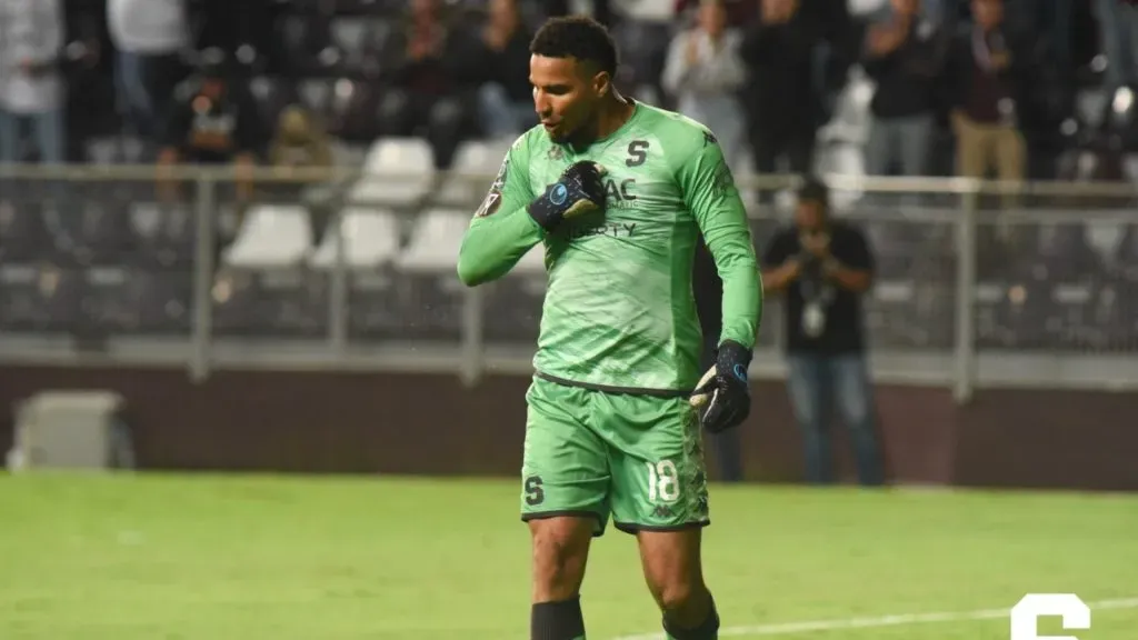 Alvarado ya cumplió sus tres fechas de suspensión. (Saprissa)