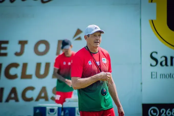 Mauricio Soria decidió dar un pase al costado (Guanacasteca).