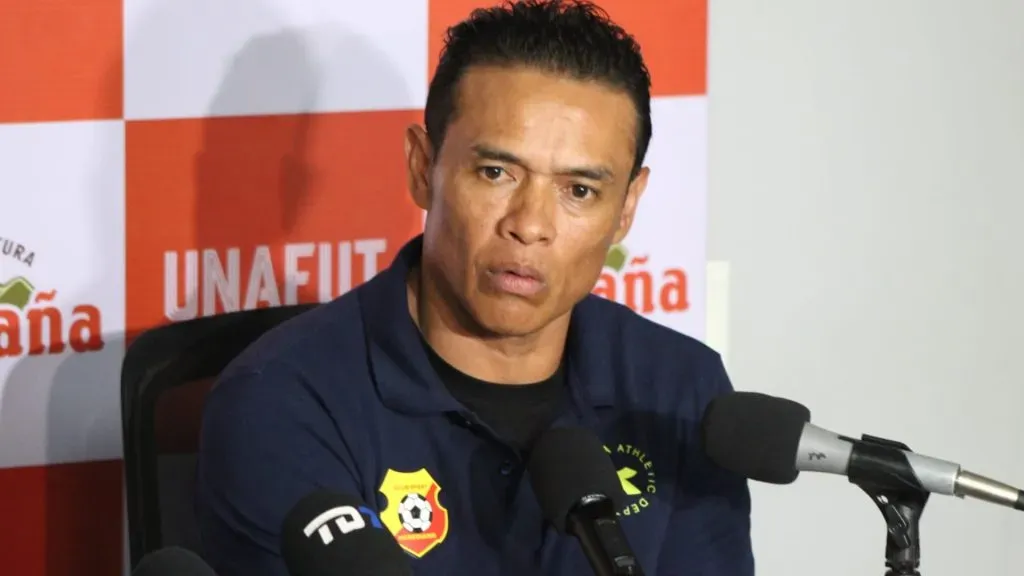 Paté Centeno fue despedido este domingo de Herediano.