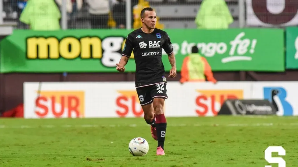 Kliver Gómez pagó para jugar en Saprissa.