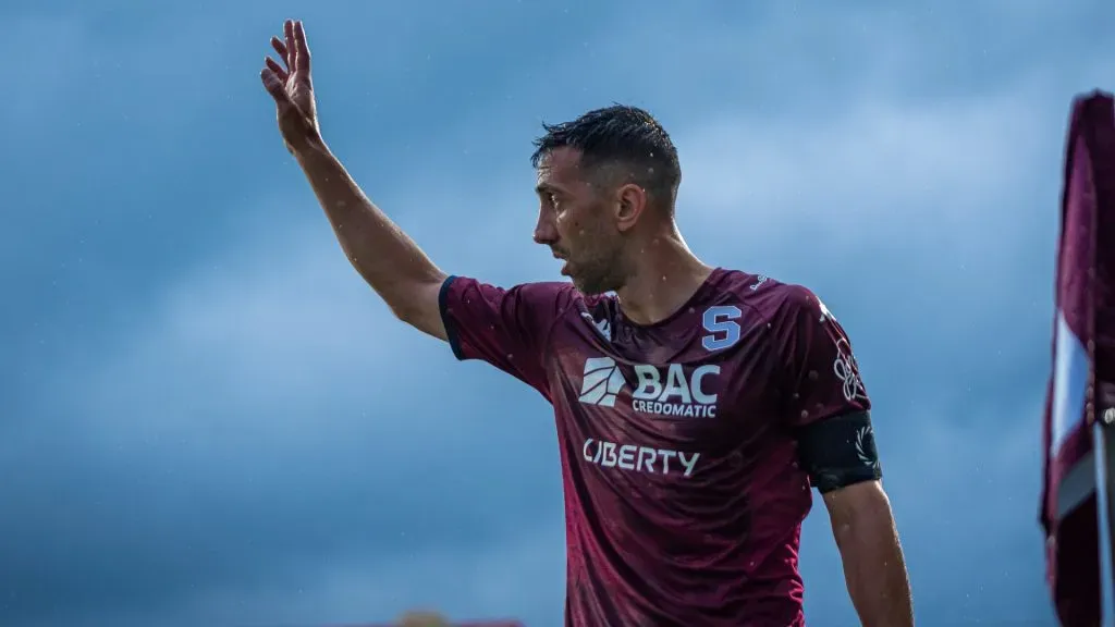 Mariano Torres vuelve a estar en el centro de la polémica (Saprissa).