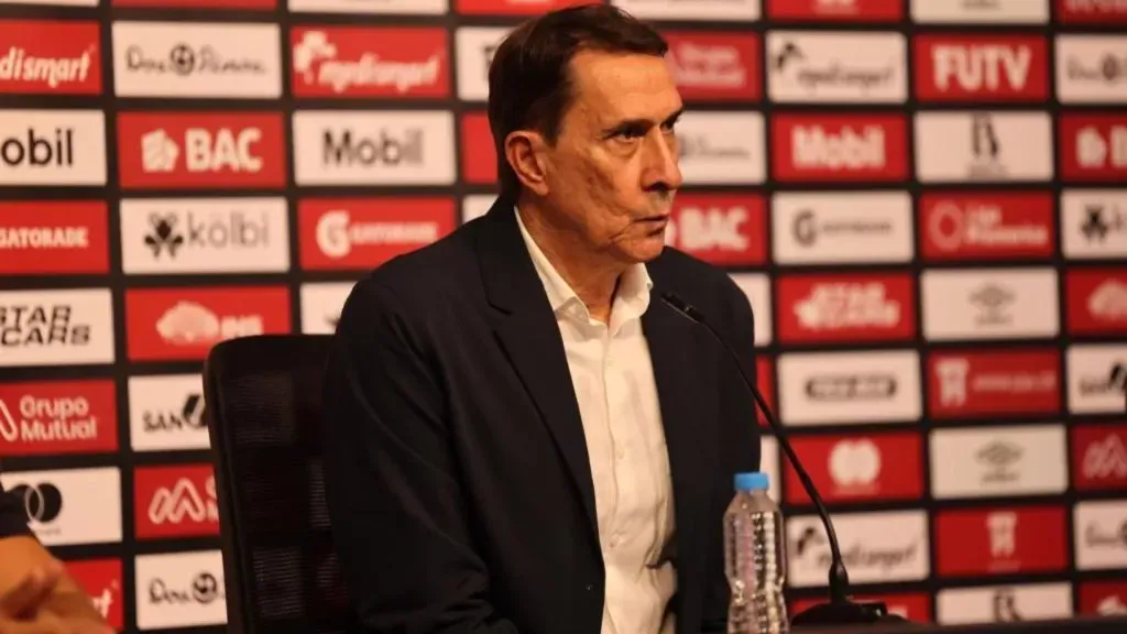 Alexandre Guimarães estaría en la mira de la Fedefútbol. (Foto: Mundo CR)