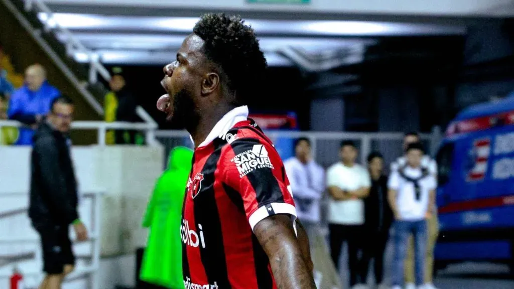 Freddy Góndola acusó a Mariano Torres de racismo (Imago).