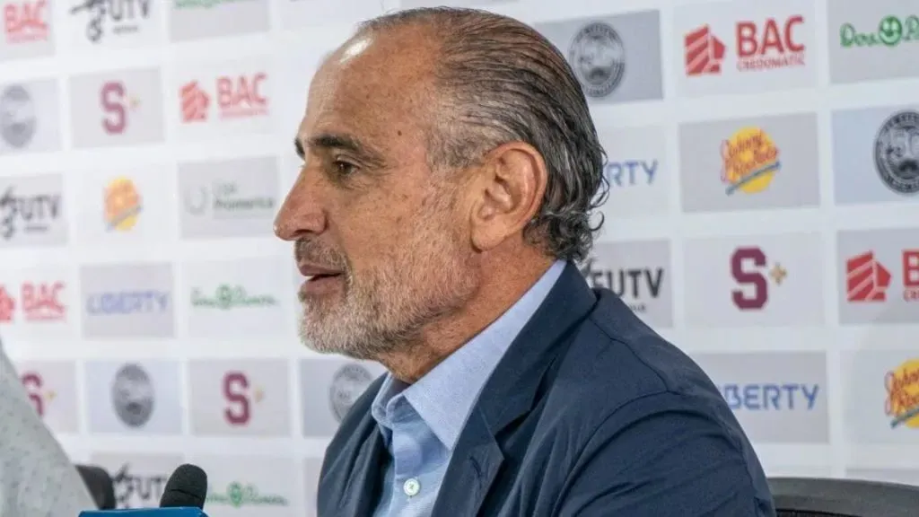 Chinchilla descartó haber buscado a Oviedo.