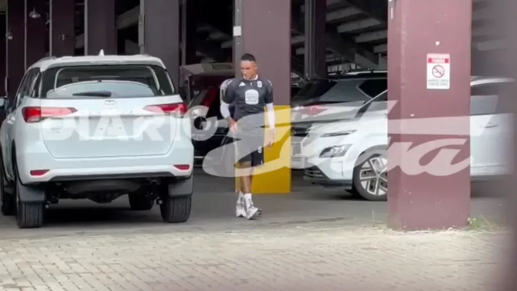 Navas viene de entrenar con Saprissa, protagonizando una postal que enloqueció a los Morados. (Foto: Diario Extra)