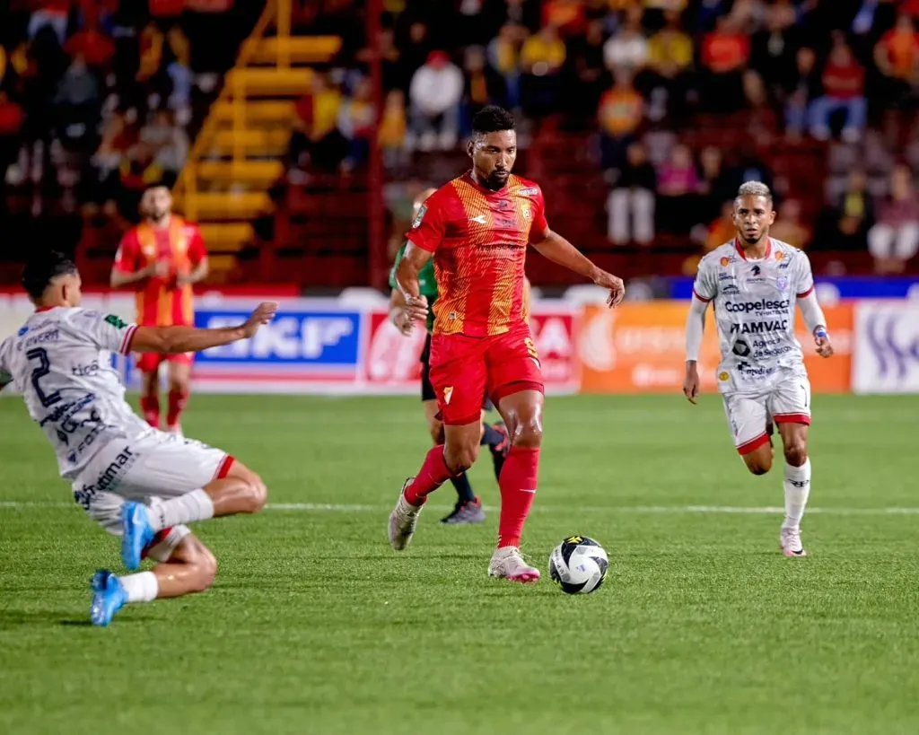 Marcel Hernández es una máquina de goles (Herediano).