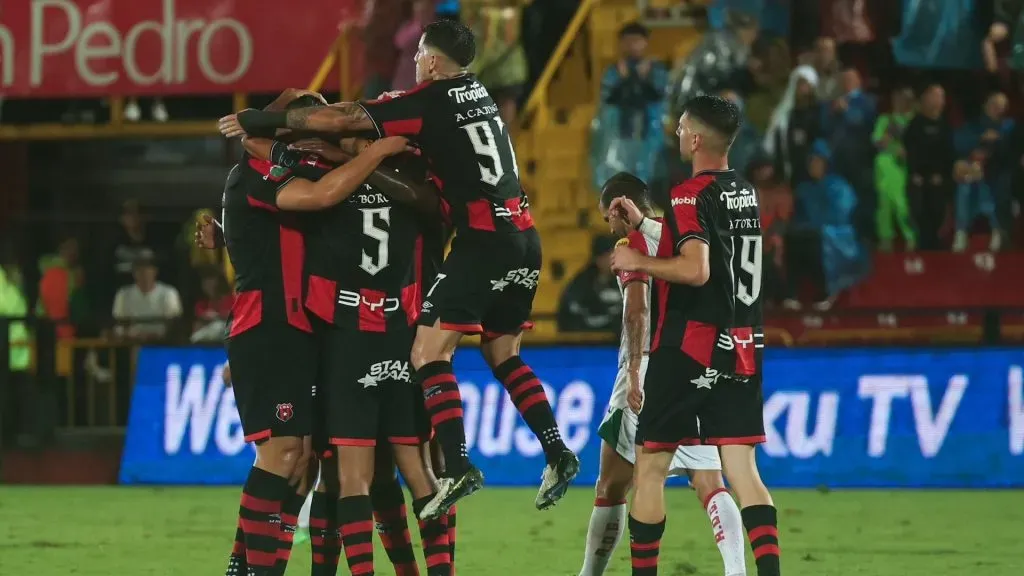Alajuelense es un equipo que convierte seguido de visitante.
