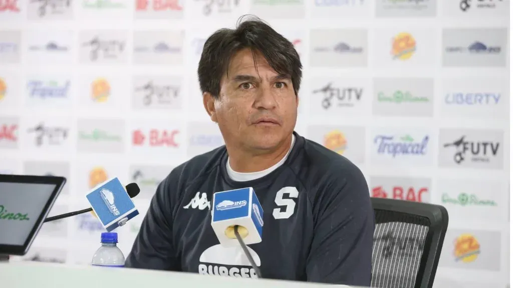 Vladimir Quesada le habló a los fanáticos (Imago).