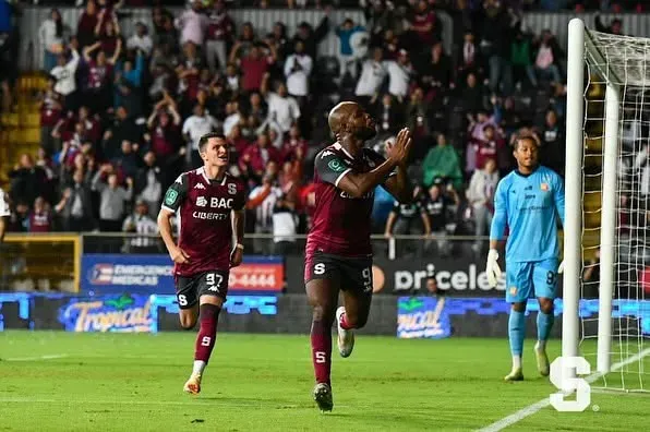 Javon East respondió ant las críticas (Saprissa).