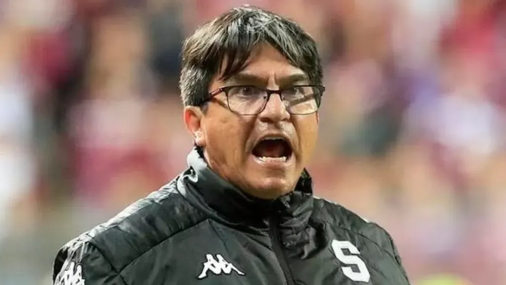 Vladimir Quesada tendría problemas con un futbolista del Saprissa.