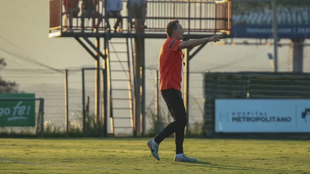 Alexandre Guimaraes seguirá en Alajuelense en el 2025.