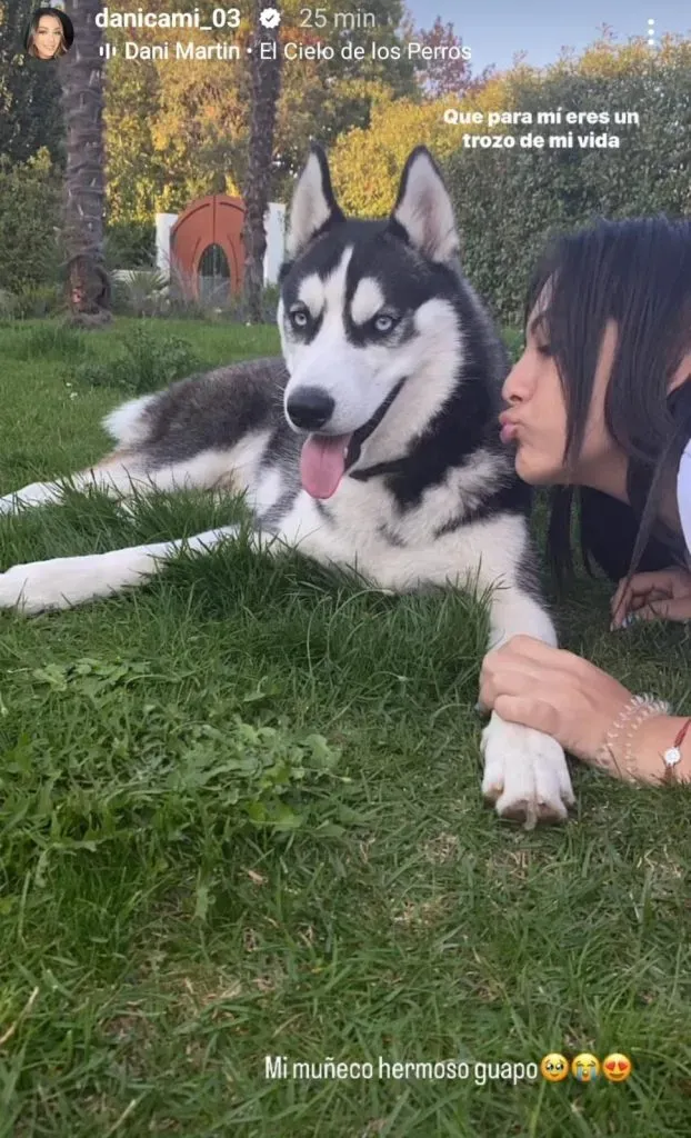 Daniela Camila y su perro. (Instagram)