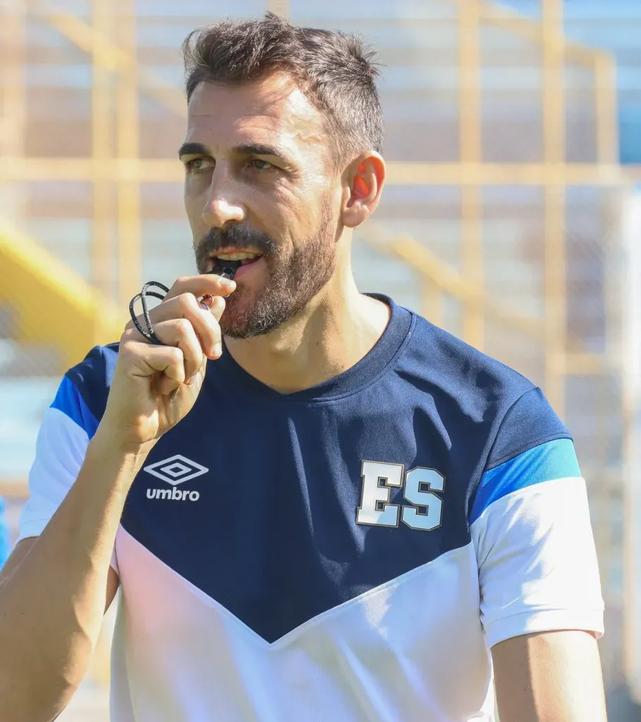 Dóniga, DT de El Salvador.