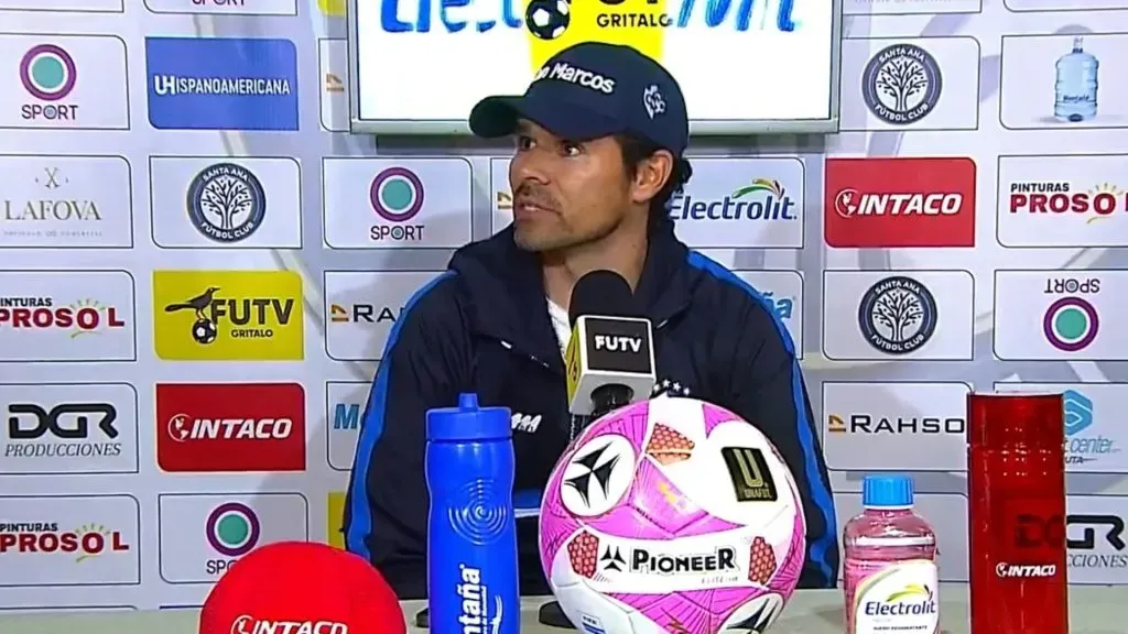Greivin Mora habló de José Giacone en conferencia de prensa.