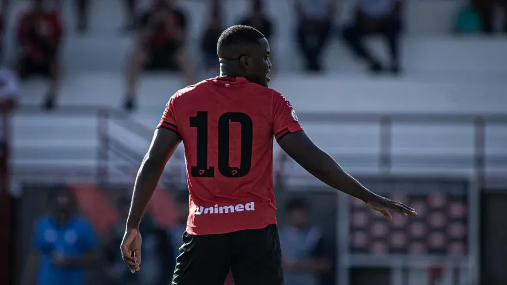 Joel Campbell vistió la 10 y hasta llegó a ser capitán del Goianiense, pero ya no jugará.