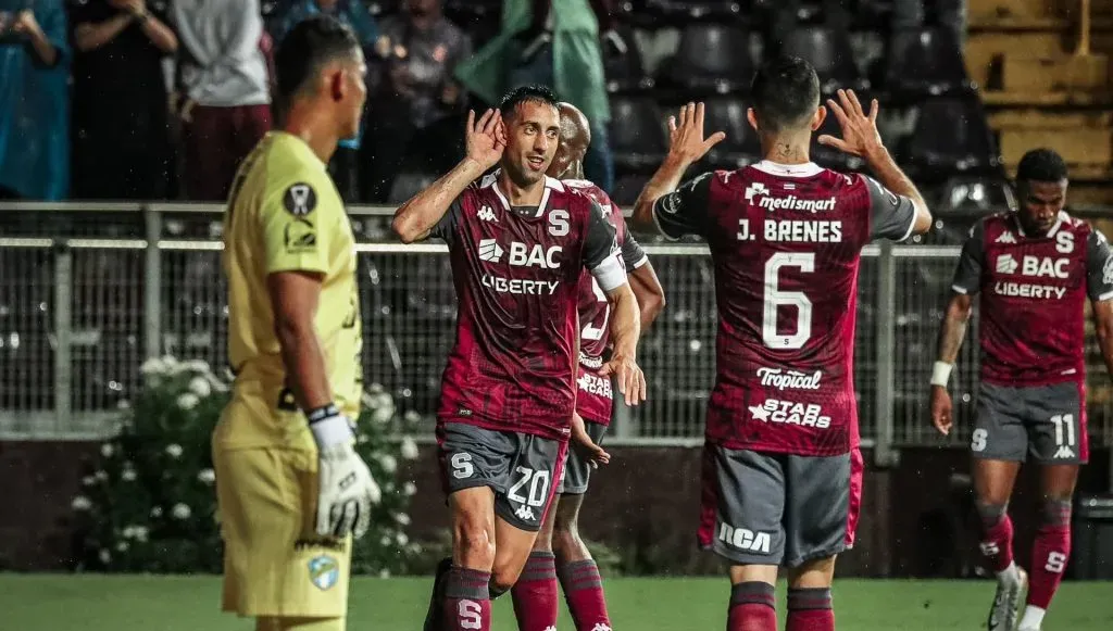Mariano metió un gol y después debió salir. (Saprissa)