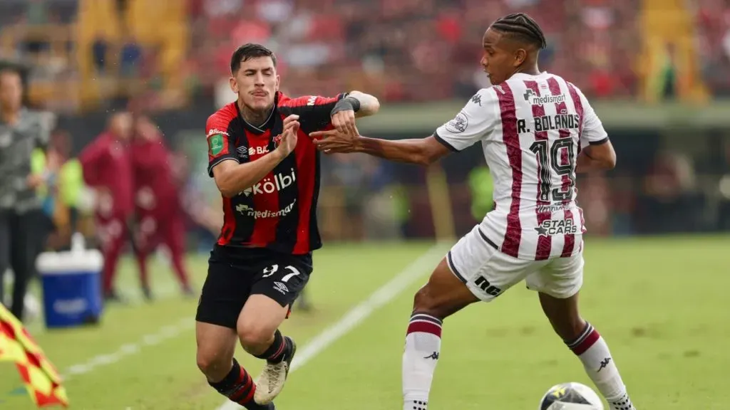 Canhoto vs. Saprissa