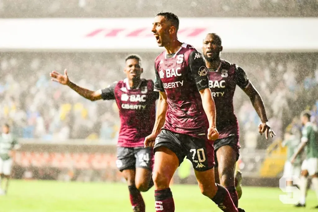 Saprissa goleó a Alajuelense (Saprissa).
