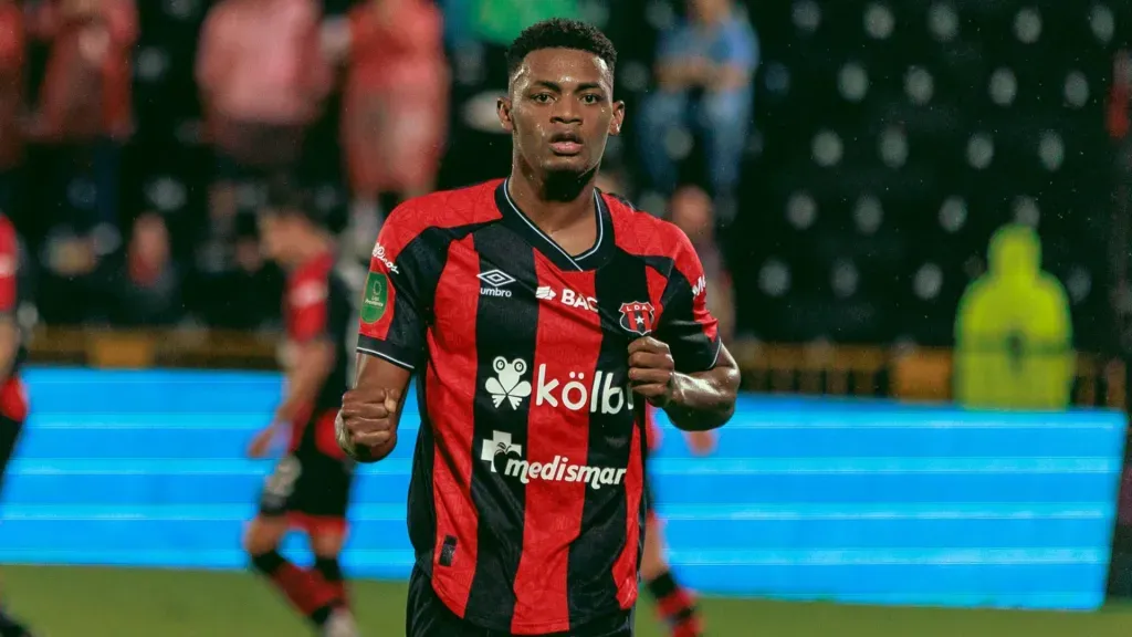 Rashir Parkins lleva 6 goles en 23 partidos con Alajuelenese este semestre. (Foto: LDA)