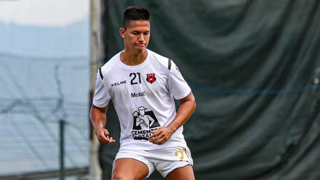 Andrés Gómez jugará en la segunda de Alajuelense.