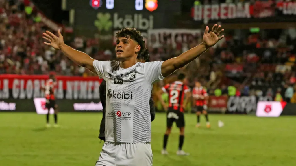 Andy Rojas tiene un futuro brillante (Herediano).