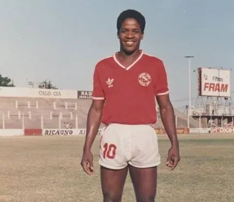 Armando Dely Valdés con la camiseta de Argentinos Juniors.