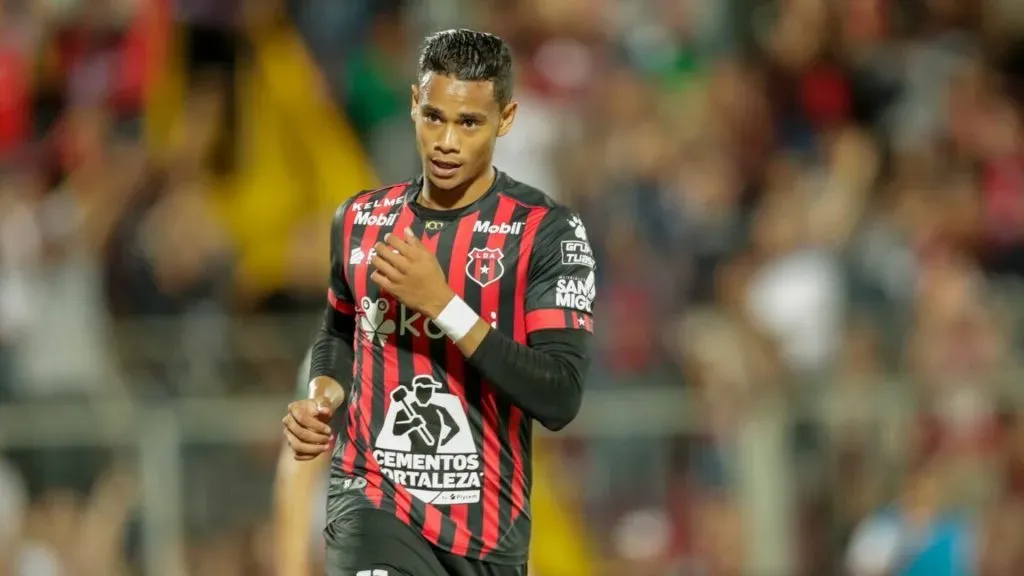 Ariel Lassiter también había sonado para volver a Alajuelense.