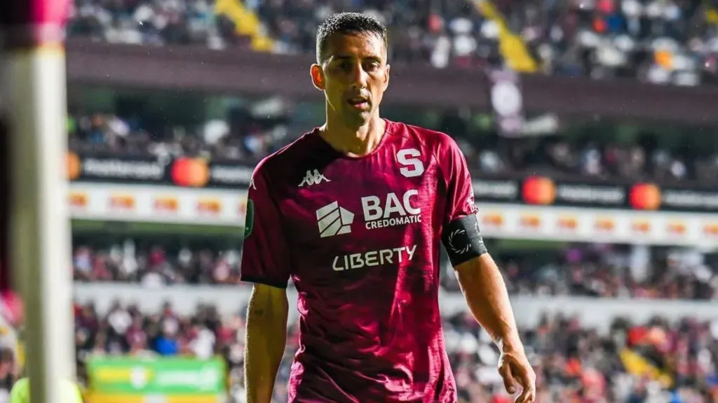 Mariano Torres estará en la vuelta contra San Carlos.