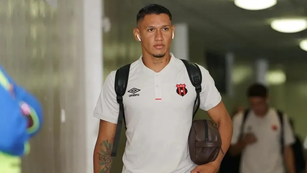 Fernando Piñar se perderá tres partidos con Alajuelense.