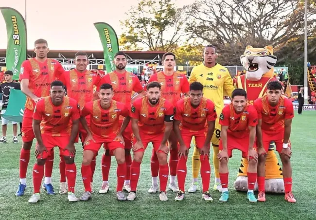 Herediano aplastó a Saprissa en el Carlos Alvarado (SC Herediano).