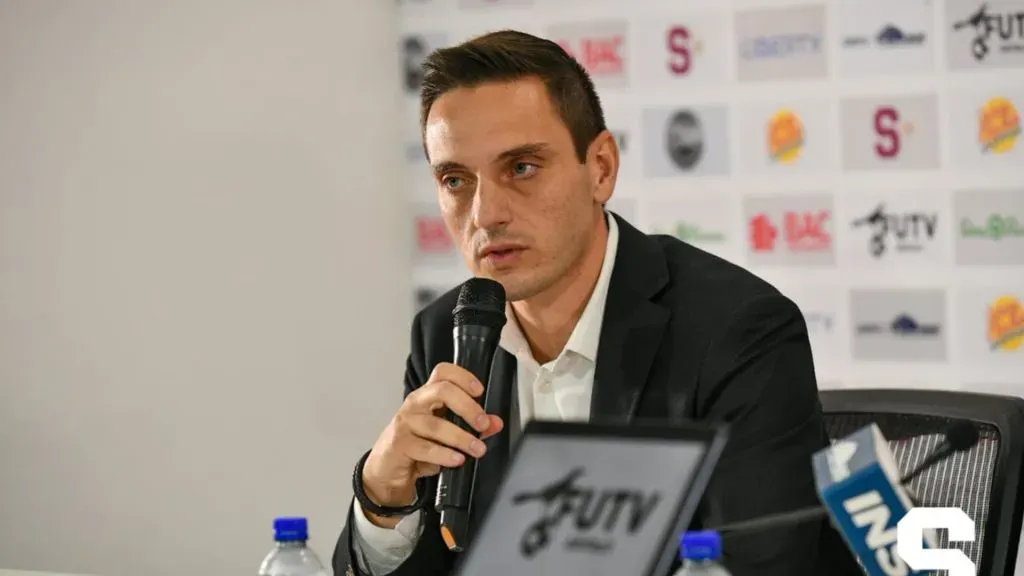 Sergio Gila se encuentra en una posición incómoda (Saprissa).