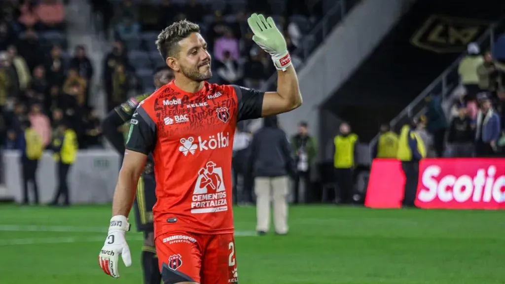 Leonel Moreira está siendo duramente criticado por su nivel.